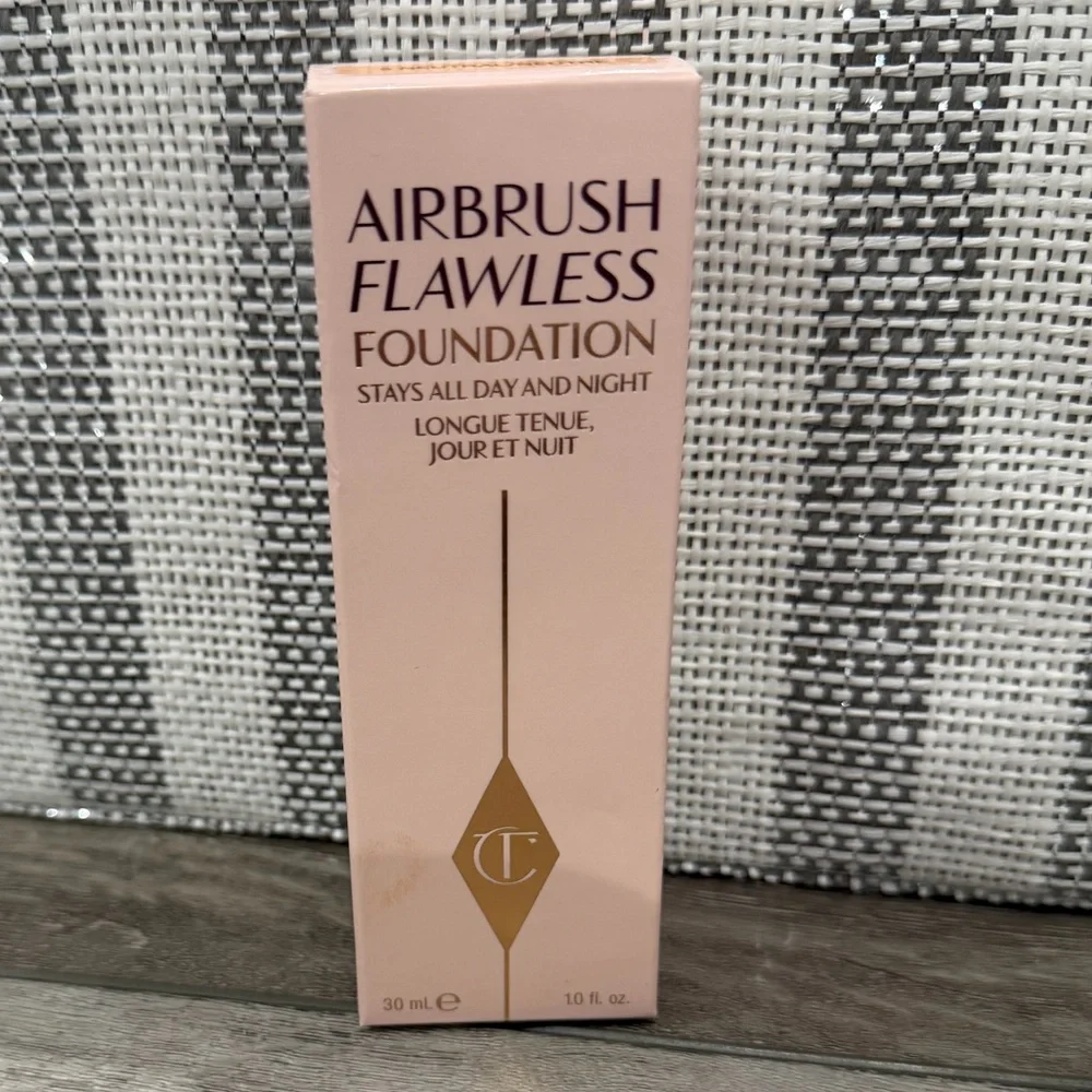 Charlotte Tilbury Airbrush Flawless Foundation - 5 Neutral